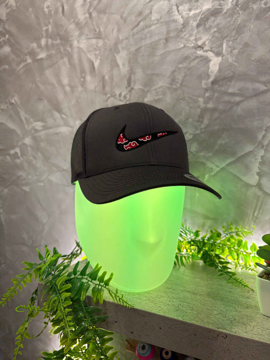 Motif Akatsuki X Swoosh sur casquette